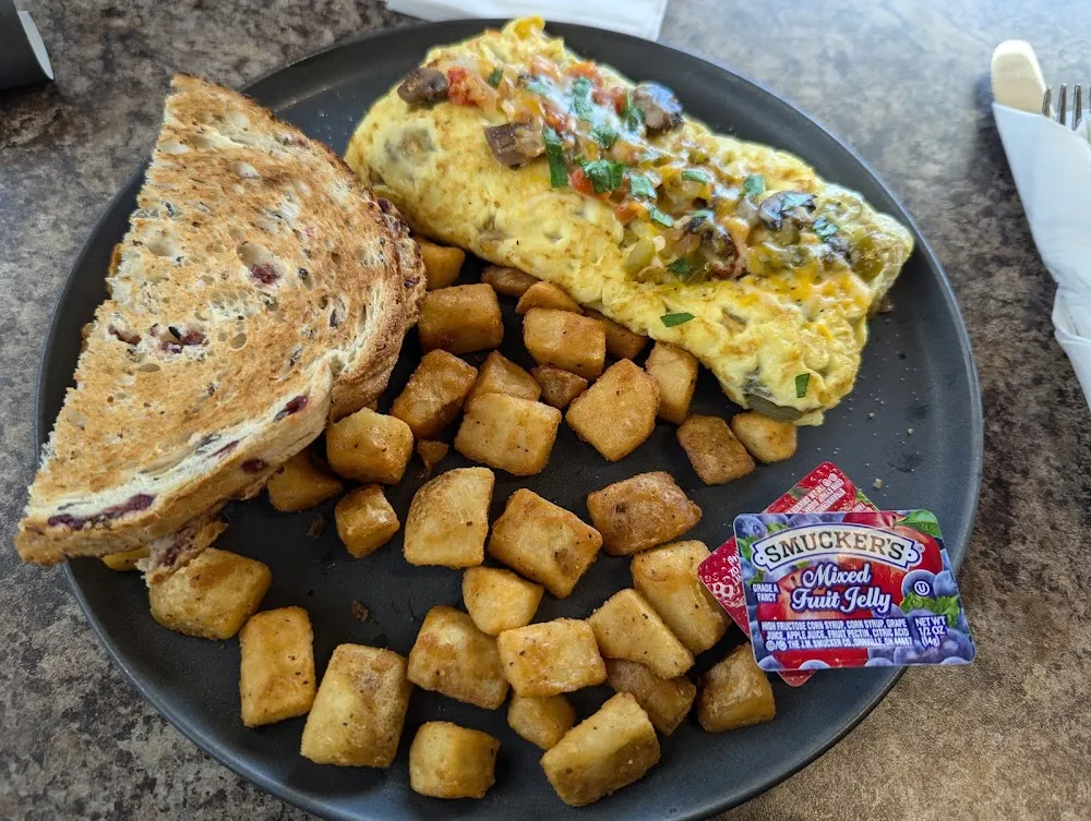 Veggie Omelet and Potatoes with Cranberry Bread Toast